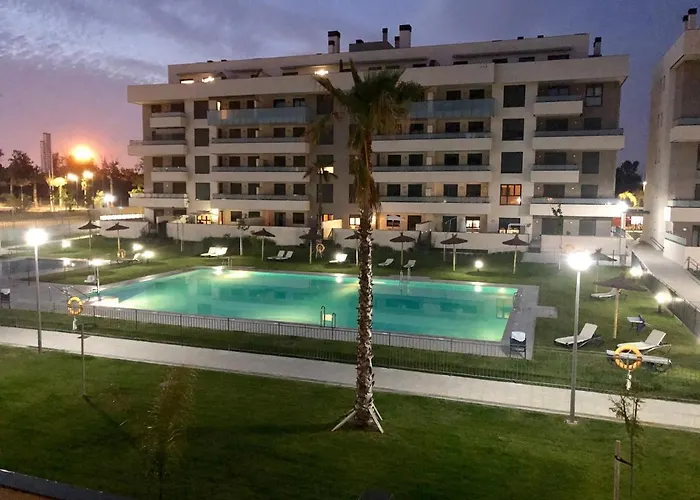 Playa Los Alamos, Descanso Y Ocio En Torremolinos